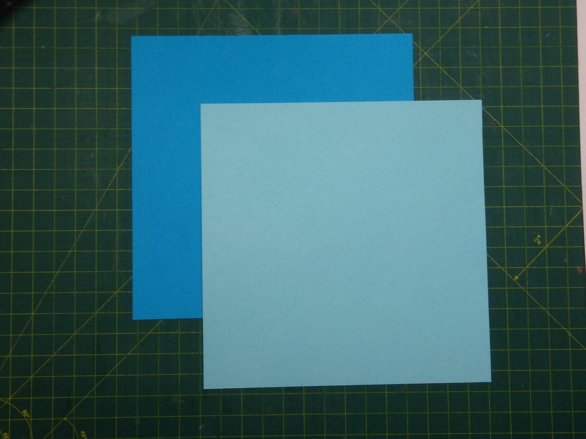 Два квадрата одинакового размера