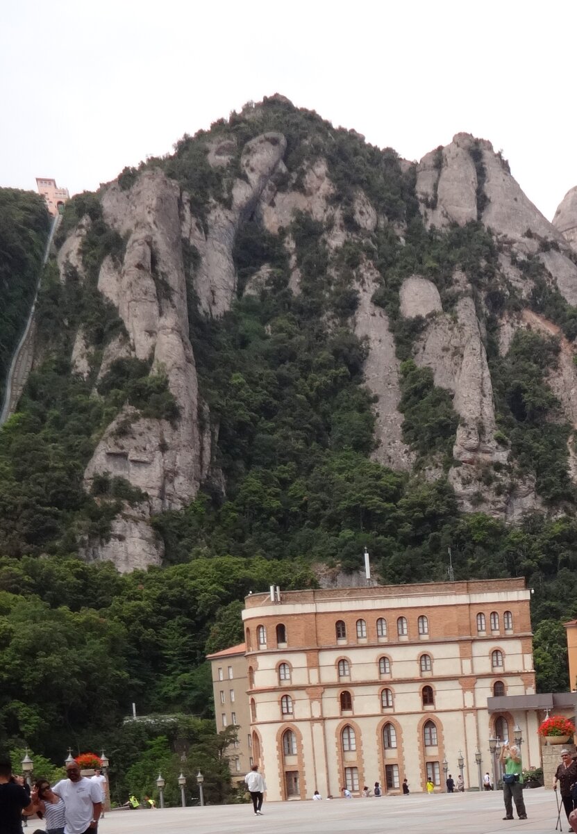 Монастырь Монсеррат (Monasterio de Montserrat)