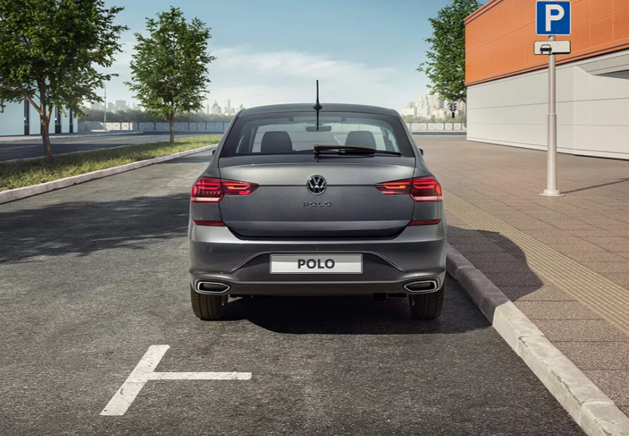 VW Polo лифтбек - вид сзади