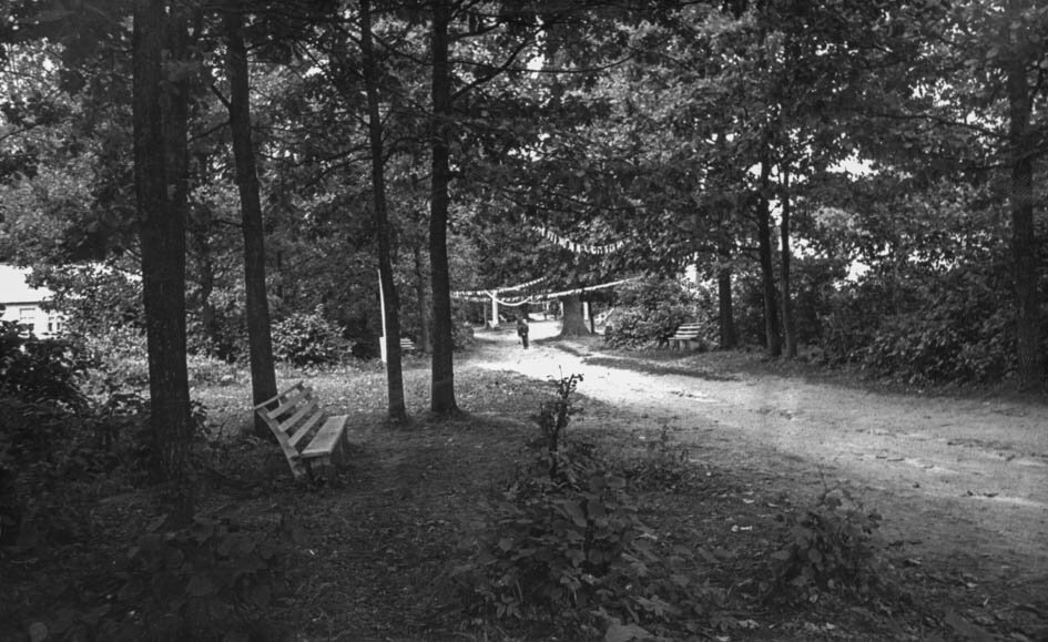 На мой взгляд - очень живописно. Лагерь "Рассвет". Когда он еще был.