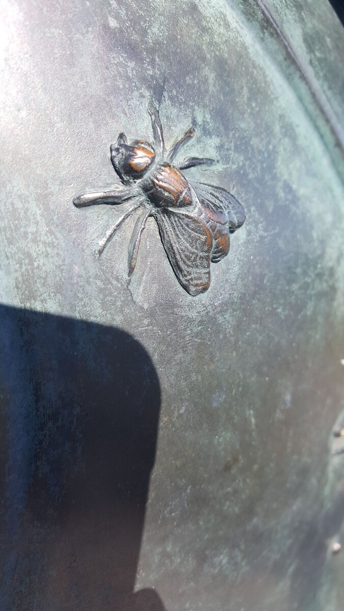 Пыталась найти что-то неприятное в своей галерее, подстать теме