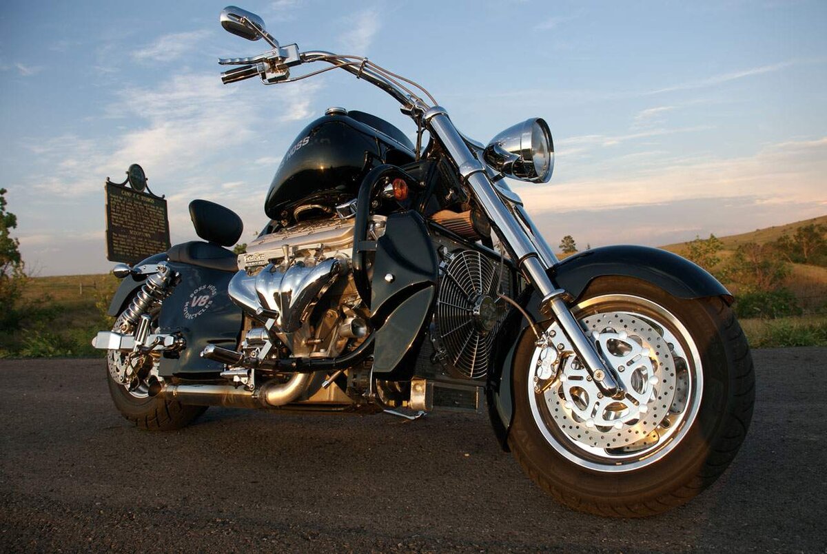 Boss hos. Мотоцикл Boss Hoss v8. Boss Hoss v8 6200cc. Boss Hoss мотоцикл 8.2. Boss Hoss v8 мотоцикл 6200cc 445hp.