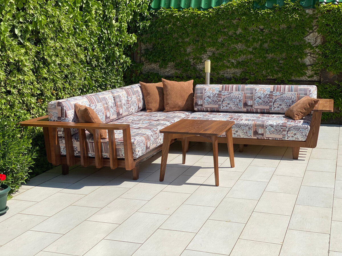 Угловой диван Мальдивы мебельной фабрики Триумф. Термодревесина, водоотталкивающая ткань, стойкая к ультрафиолету.