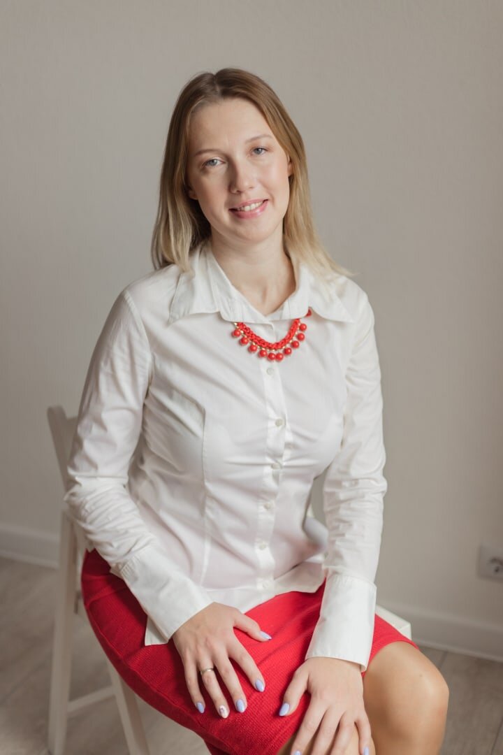 1. Богемская рапсодия (2018) - фильм о легендарной группе Queen. Я никогда не была их фанатом, но после просмотра фильма захотелось переслушать все их альбомы. Show must go on... 🌟 ⠀
2. Рэй (2004) - история жизни и творчества великого джаз мена - Рэя Чарльза. Тяжёлый, местами трагичный, но великолепная музыка помогает все это пережить 🎼
⠀
3. Пианист (2002) - фильм основан на реальных событиях и описывает историю пианиста Владислава Шпильмана. Картина удостоена "Золотой пальмовой ветви", а также трех Оскаров 🎹
⠀
4. Амадей (1984) - пьеса Питера Шеффера, лёгшая в основу фильма, является вольной и крайне беллетризованной интерпретацией биографий композиторов Вольфганга Амадея Моцарта и Антонио Сальери. Но посмотреть стоит, хотя бы из-за музыки 😉
⠀
5. Мадонна: Рождение легенды (2018) - документальный фильм о карьеры поп-звезды Мадонны в 70-80 гг: от барабанщицы в нью-йоркской группе до записи первого сольного альбома.
⠀
6. Жизнь в розовом цвете (2007) - красивый, музыкальный, драматичный фильм, который открывает новые факты о жизни Эдит Пиаф. Она не жила, а горела, падая и вновь поднимаясь, умирая в любви и возрождаясь на сцене, полностью отдаваясь тому, что она делает ❤
⠀
7. Каллас навсегда (2002) -  фильм о судьбе удивительное и талантливой женщины; о страхе потерять то, что дороже всего, и устоять, в первую очередь, против самого себя и своих желаний, смотреть вверх, даже если утраты тянут тебя вниз 👏
⠀
8. Дорз (1991) - фильм об известном американском музыканте и секс-символе Джиме Моррисоне, его легендарной группе «Дорз» и славных шестидесятых. Картина порадует вас прекрасной музыкой 🎸
⠀
9.  Переступить черту (2005) - картина о кантри-певце Джонни Кэше. Захватывающий сюжет, повествующий о том, что вся жизнь Джонни — это борьба. Борьба, в которой ему не победить без музыки и его настоящей любви 👩‍❤‍👨
⠀
10. Стать Джоном Ленноном (2009) -  фильм не о группе The Beatles. История о том, что было до. О парне, который переживает подростковые трагедии, учится играть на гитаре и собирает свою первую группу.
⠀
А какие ваши любимые фильмы-биографии. Делитесь 👇
