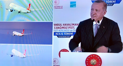 Параллельный взлет трех самолетов с трех  полос Стамбульского аэропорта