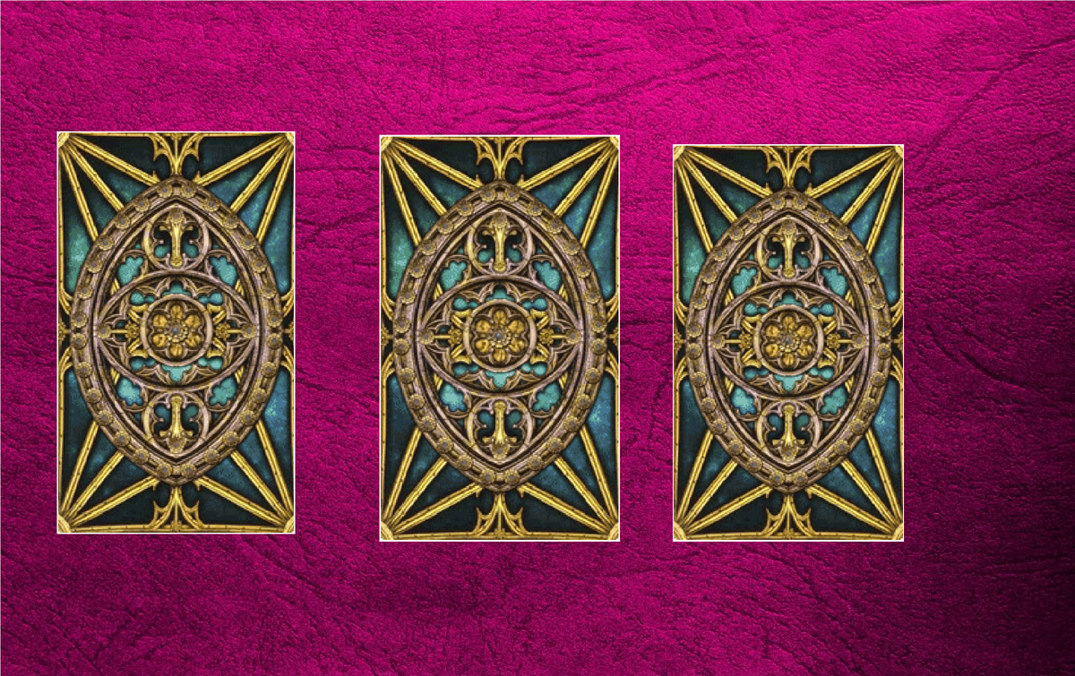 Слева 1, в центре 2, справа 3. Таро иллюминатов. Фото автора.