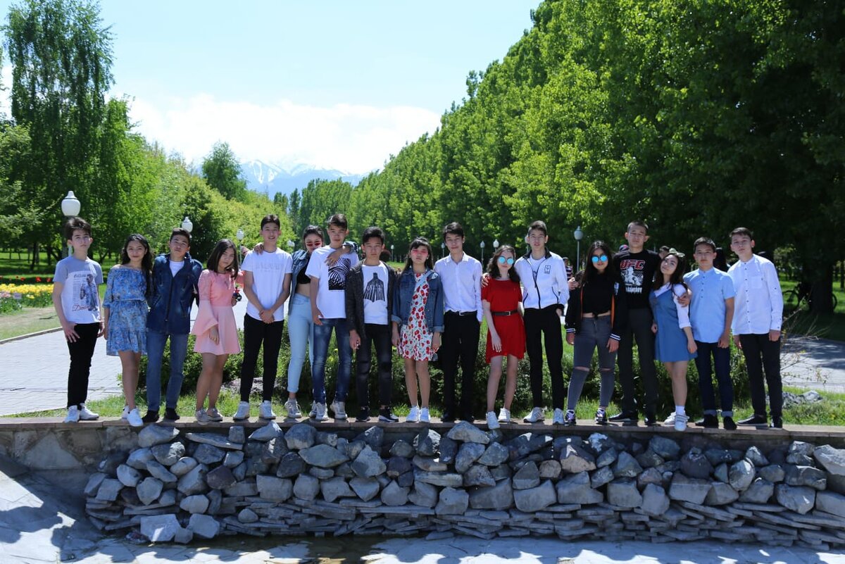 фото из классного архива *закончили 9 класс*