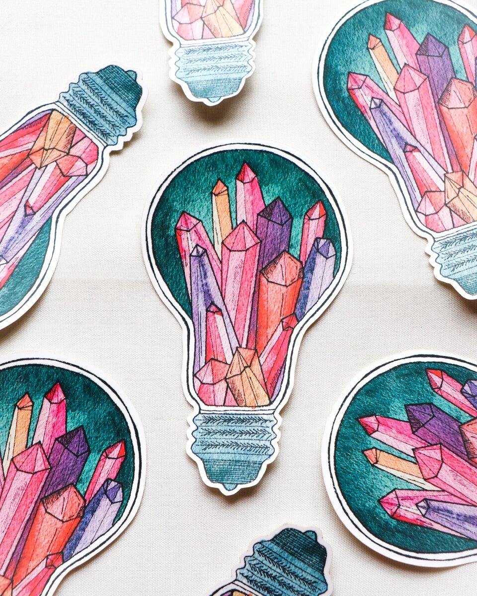 Мало тех сфер, на которые не повлиял коронавирус. Ощутимые изменения происходят и в сфере недвижимости: люди вкладывают последние деньги в покупку квартир и домов, дабы спасти хоть как-то свои кровные, часть из этих людей планирую сдать квадратные метры в аренду. Как видим, интернет-пространство пестрит объявлениями об аренде, данные объявления привлекают и мошенников, здесь собственникам жилья необходимо быть начеку.                        Вот одна из историй: Родители подарили 20 летнему сыну квартиру, назовем его Андрей. Андрей решил отправиться в длительный отпуск, при этом еще и заработать на сдаче в аренду собственной квартиры. На объявление в интернете отозвался молодой человек, цена и сама квартира его устроила, только попросил у собственника копию «Зеленки» (свидетельство о праве собственности) и копию паспорта, Андрей предоставил данные документы. В свою очередь арендатор показал свой паспорт. Ударили по рукам и разъехались, собственник уехал в теплые края, арендатор в квартиру.                                                                                                         Кого же было удивление Андрея после возвращения, позвонив в дверь ему открыла незнакомая девушка, на вопрос о предыдущем арендаторе, девушка ответила, что ничего не знает об арендаторе, и что она является собственником данной квартиры, она ее купила две недели назад. Что же произошло? А вот что: Арендатор подделал документы собственника и… продал квартиру! Андрей обратился в полицию, а также в суд, девушку- новоиспеченного владельца признали недобросовестным приобретателем, а квартиру вернули законному владельцу- Андрею. Согласитесь, очень неприятная ситуация. Что надо было сделать Андрею, чтобы не оказаться в данной ситуации?                                    Итак, топ-5 правил при сдаче недвижимости в аренду:            1.	Попросить копию паспорта у арендатора, проверить на сайте ФМС его действительность.                                                      2.	Проверить наличие информации об арендаторе на сайте ФССП (Федеральная служба судебных приставов)                        3.	В любой поисковой системе ввести номер телефона арендатора, возможно выявление негативной информации.    4.	Обязательно подписывать с арендатором договор, перечислять в нем все данные арендатора и тех, кто будет проживать в квартире.                                                                                5.	Аванс лучше принимать через перевод с карты на карту или платежным поручением (так у Вас будут хоть какие-то дополнительные данные об арендаторе)                                           И самое главное - берегите себя  !




