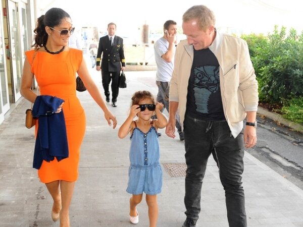 Семья Пино на прогулке