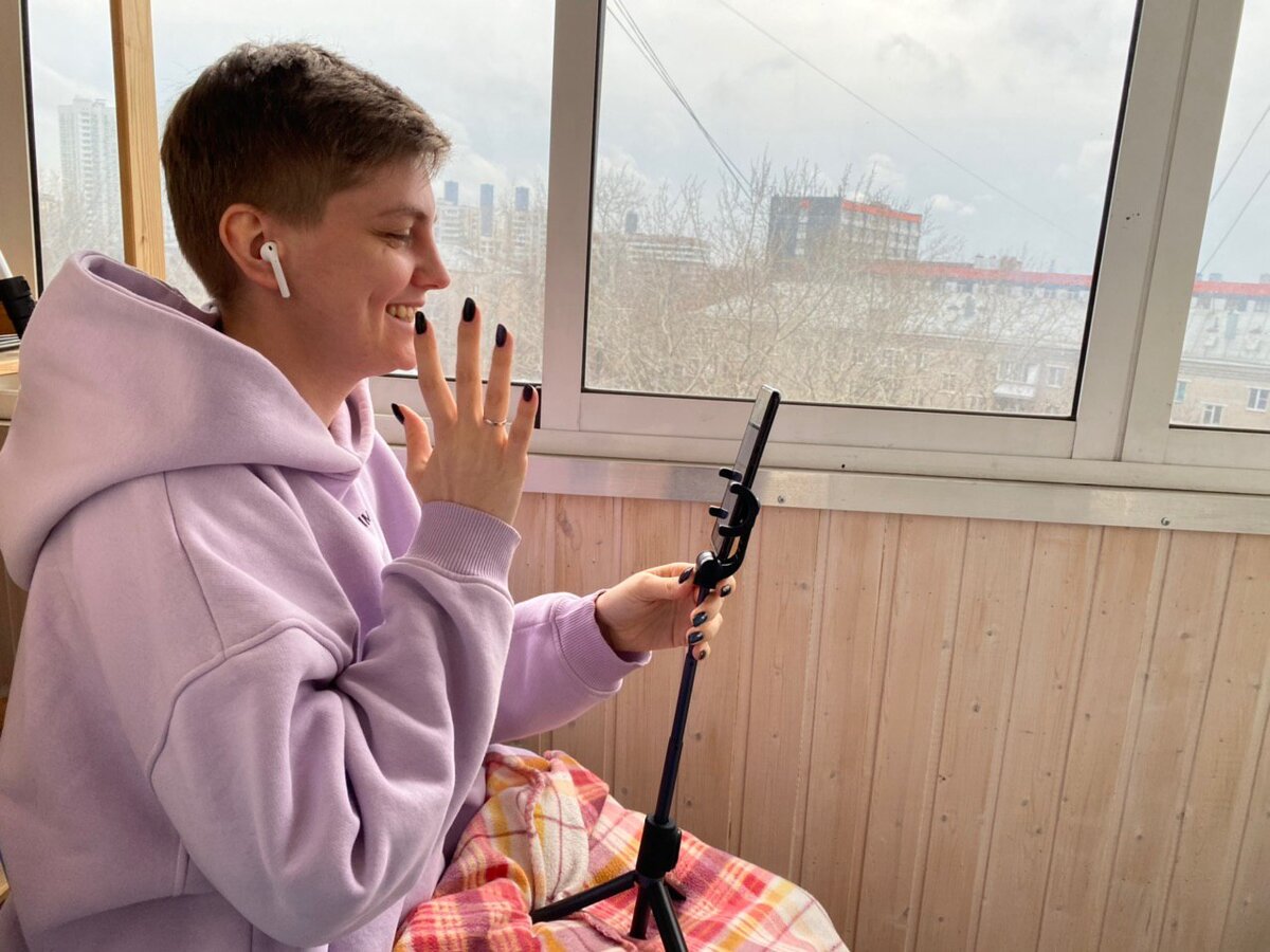 На этом фото я снимаю видео для блога. Подписывайтесь на канал!