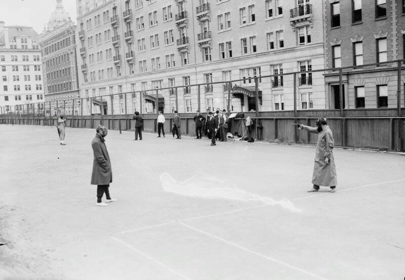 "Спортивная" дуэль между Хаммондом и Миллером на крыше Карнеги-холла. Нью-Йорк, 1909