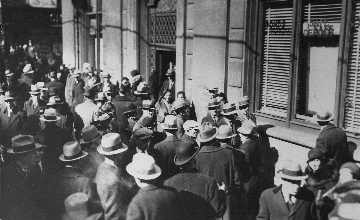 Очередь перед одним из банков США