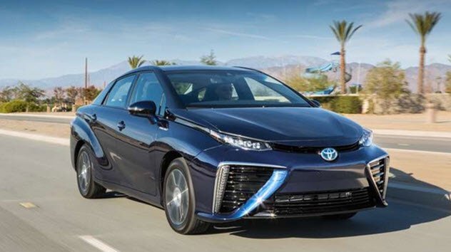 
Люди часто покупают бесполезные вещи, когда им приходится слишком много пить - пьяные шоппинги Amazon могут быть использованы любителями умеренности - но продавать то, что вам действительно нужно, гораздо реже. Вот что случилось с человеком из Новой Зеландии, который каким-то образом сумел удержать свое имя от попадания в заголовки. Мужчина из Роторуа был в эпицентре разгула, когда у него кончились деньги и он решил продать свой автомобиль незнакомцу за 800 долларов, чтобы дать ему деньги, чтобы продолжать движение.