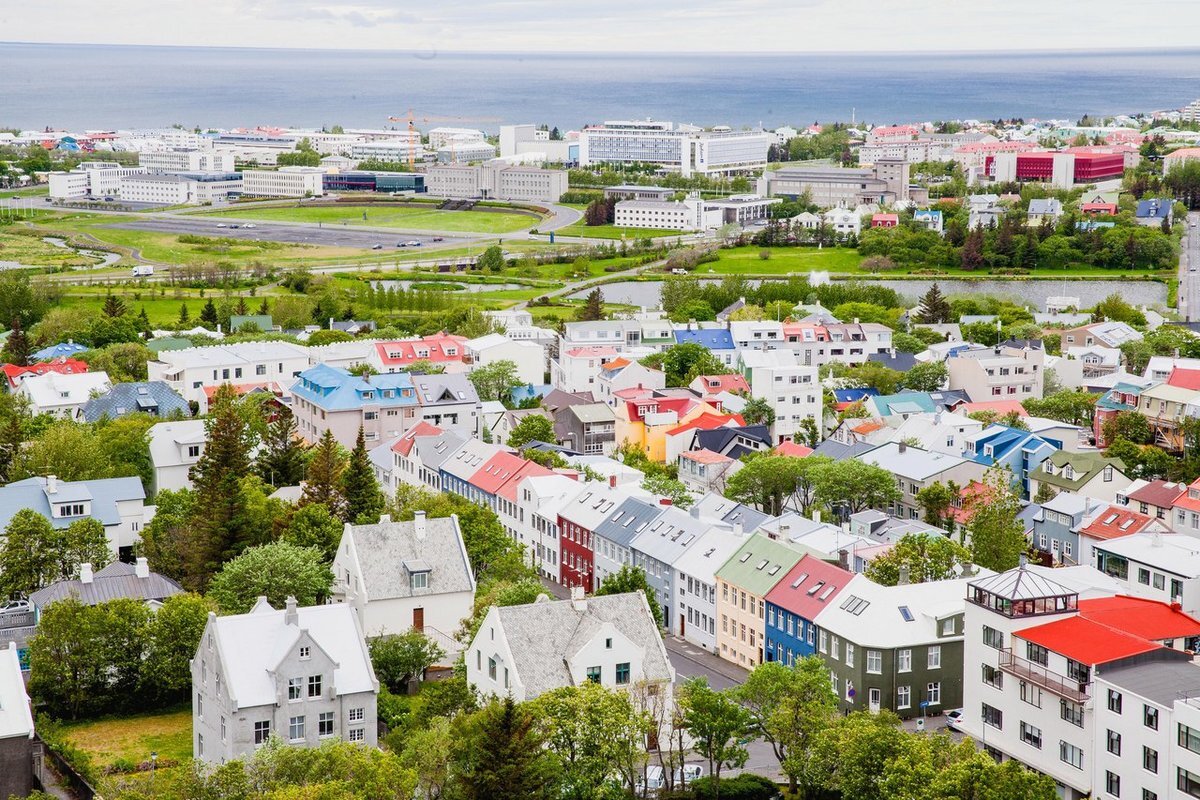 Reykjavik. Рейкьявик столица. Исландия город Рейкьявик. Исландия Рик Явик. Рик Явик столица.