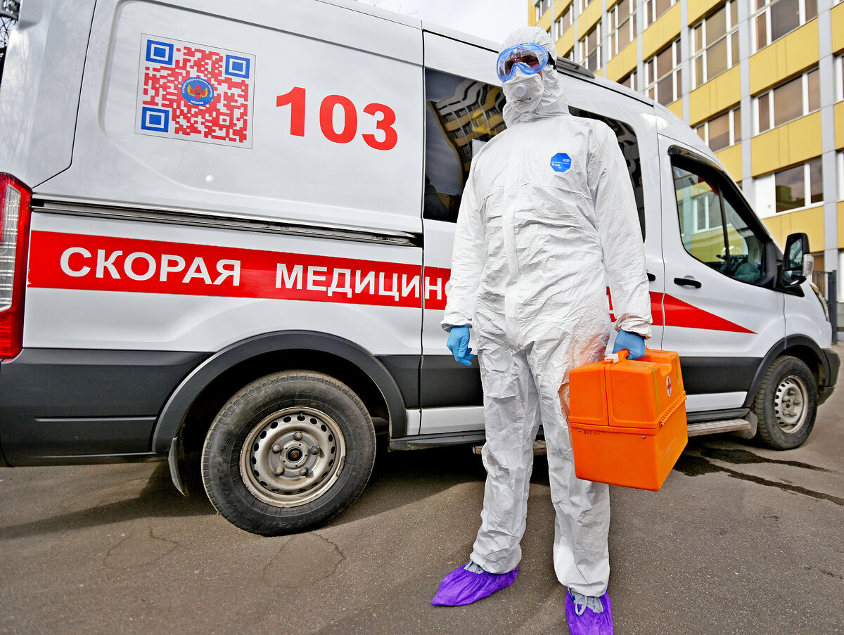 Врачи скорой продолжают поиски, драгоценное время уходит.