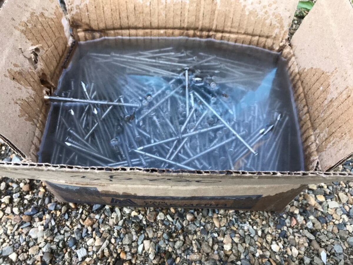 Гвозди в воде