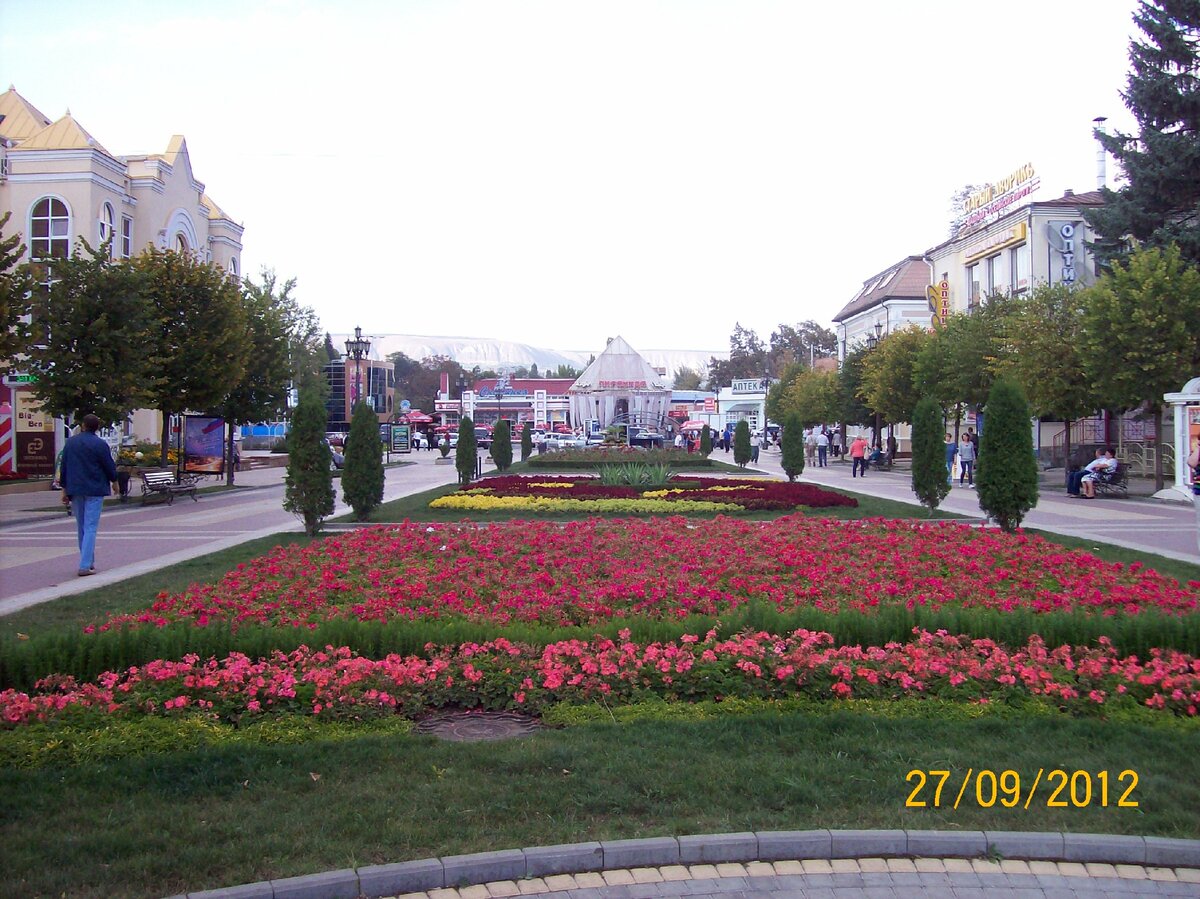 Курортный бульвар города Кисловодска. Конец сентября 2012 года. Из личного архива.  