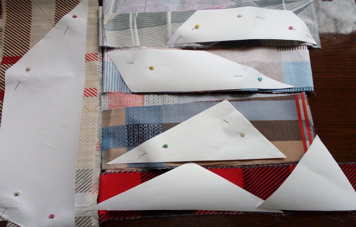 вариант расположения выкроек на кусочках ткани