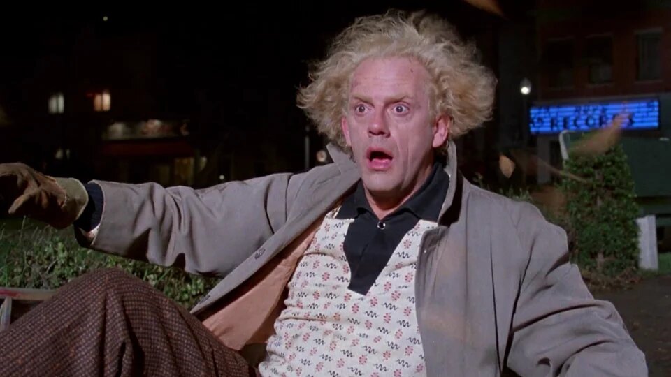 Трилогия о Марти Макфлае и Доке стала одной из первых кинофраншиз, закрепила восьмидесятническую моду на 1950-е и предсказала многие реалии нашего времени. Кроме одной — безжалостной ревизии истории и культуры. О прошлом и будущем, которые мы потеряли, рассказывает  Hard Play.