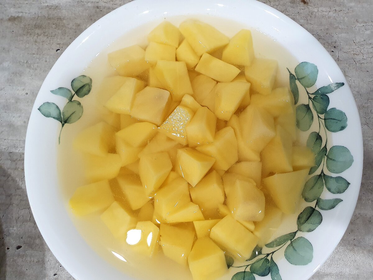 Картофель отправляем принимать водные процедуры 