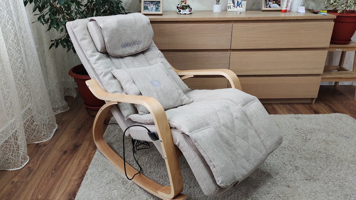 Очень компактное, если сравнивать с другими массажными креслами.