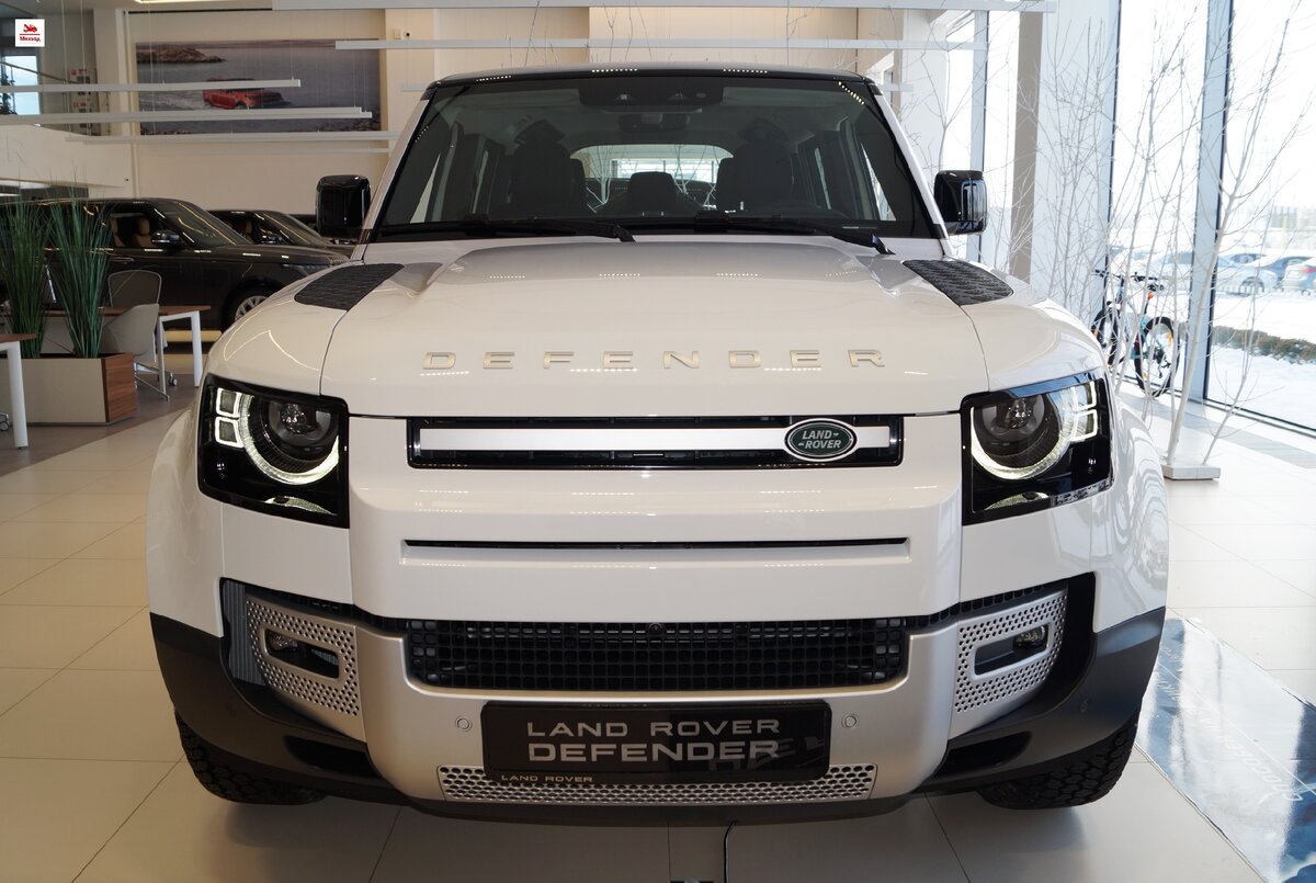 Вид спереди Defender 110