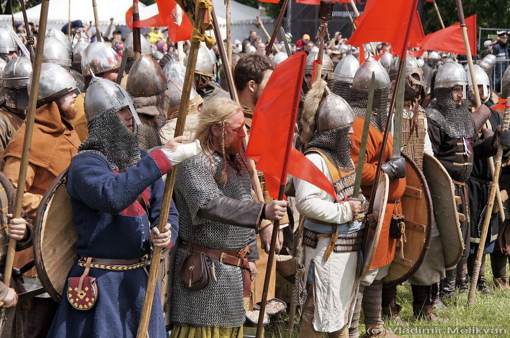 Варяжские воины. Реконструкция. (Яндекс картинки)