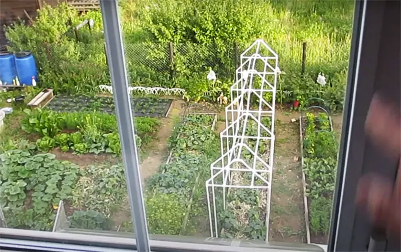 А тут – только выгляньте в окно, какая красота. Эстетично, аккуратно, долговечно и очень практично!