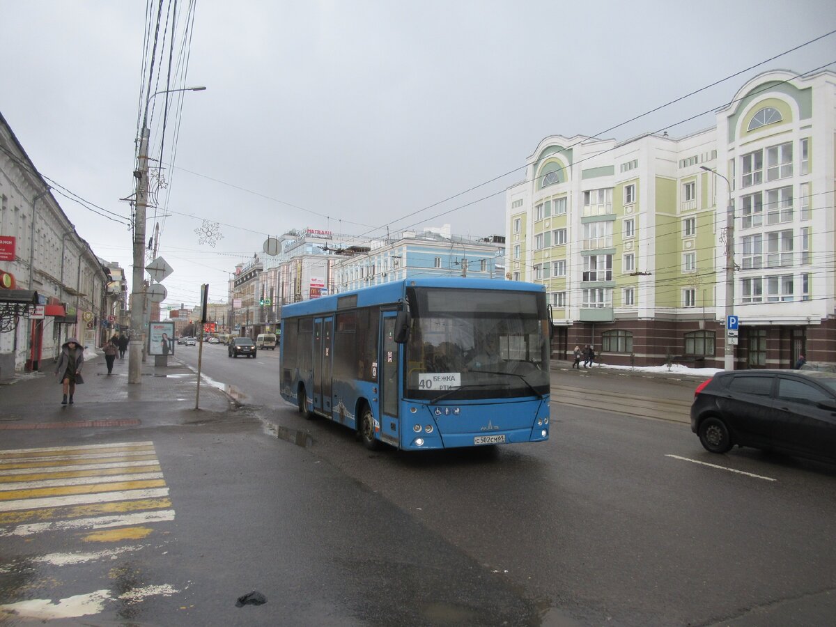 Автобусы МАЗ-206 и аналогичные классом могли бы заменить микроавтобусы на маршруте 9, фото автора