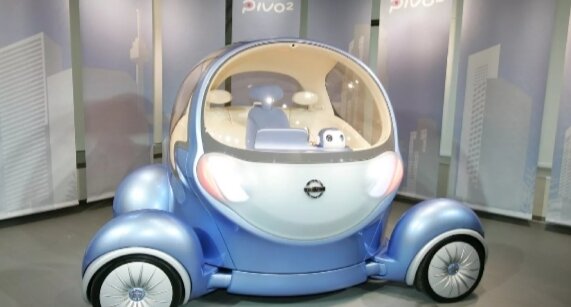 Кабина «акробата» при помощи электроприводов и специальной поворотной платформы была способна вращаться относительно четырёхколёсной «станины» на 360 градусов.