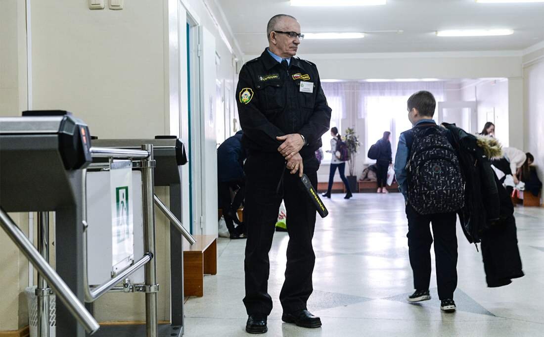 Современные школы начинают напоминать учреждения исполнения наказаний