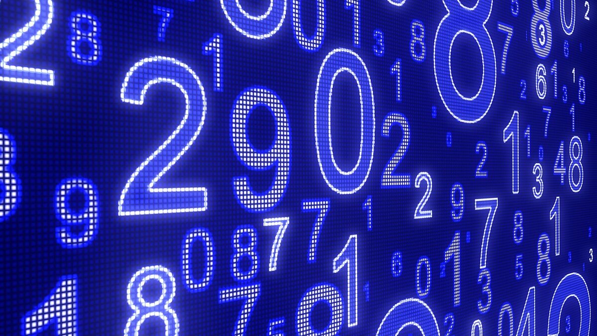 Падающие цифры. На какие цифры падает. Много цифр. Числа на красном фоне. На какие цифры падает.