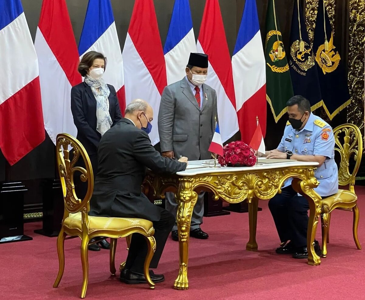 Официальная церемония подписания контракта. источник: Dassault Aviation