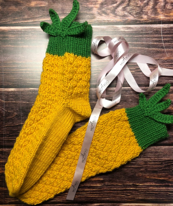 Милые и теплые носочки ручной работы - прекрасный подарок для девушки