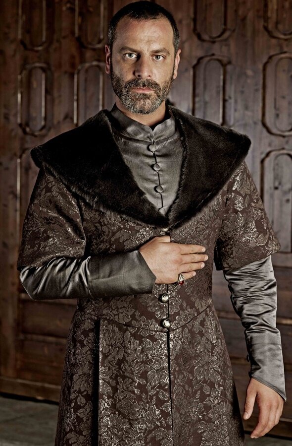 Озан Гювен в роли Рустема-паши в сериале "Великолепный век"