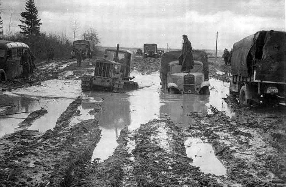 Русские дороги 2. Октябрь 1941 грязь распутица. Распутица 1941. Немцы грязь распутица 1941 Москва.