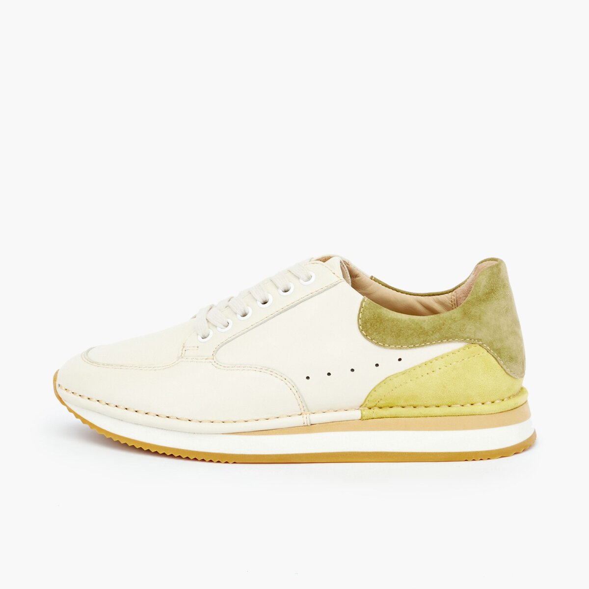 Зеленые кроссовки: https://mascotte.ru/catalog/women/obuv/krossovki/bezhevye-zhenskie-polubotinki-22-2145613-4583m/