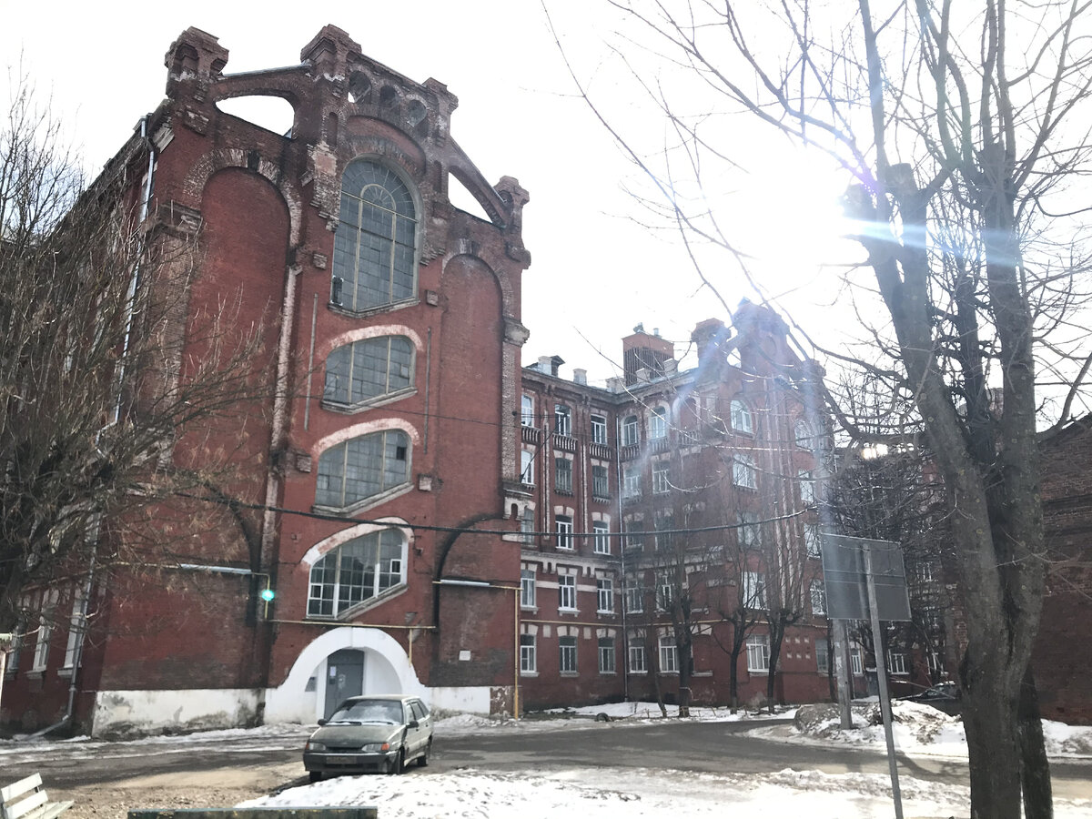 В «парижском» дворике 