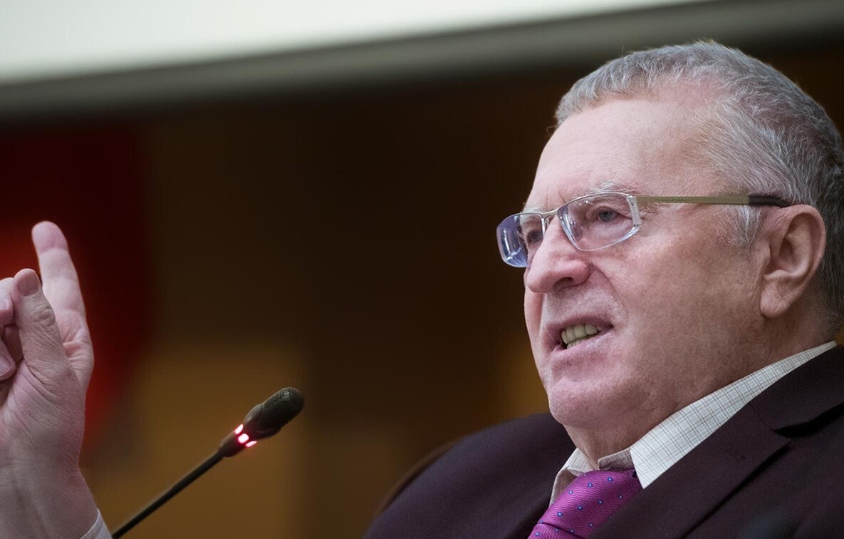 Либерально-демократическая партия России (ЛДПР) активно готовится к единому дню голосования в сентябре, работа проходит штатно в рамках устава, заявил замруководителя фракции ЛДПР в Госдуме Ярослав Нилов в комментарии ТАСС.Депутат разъяснил вопросы о текущей работе партии и о возможных изменениях кадровых решений.«Всё штатно. Задача одна — готовиться к выборам. Всё в соответствии с уставом», — сказал Нилов.Политик пояснил, что первоочередной задачей партии остается нацеленность на предстоящие выборы.«Задача — мобилизовать, объединить, настроить на работу. Впереди единый день голосования, мы должны его пройти», — отметил замруководителя фракции Нилов.