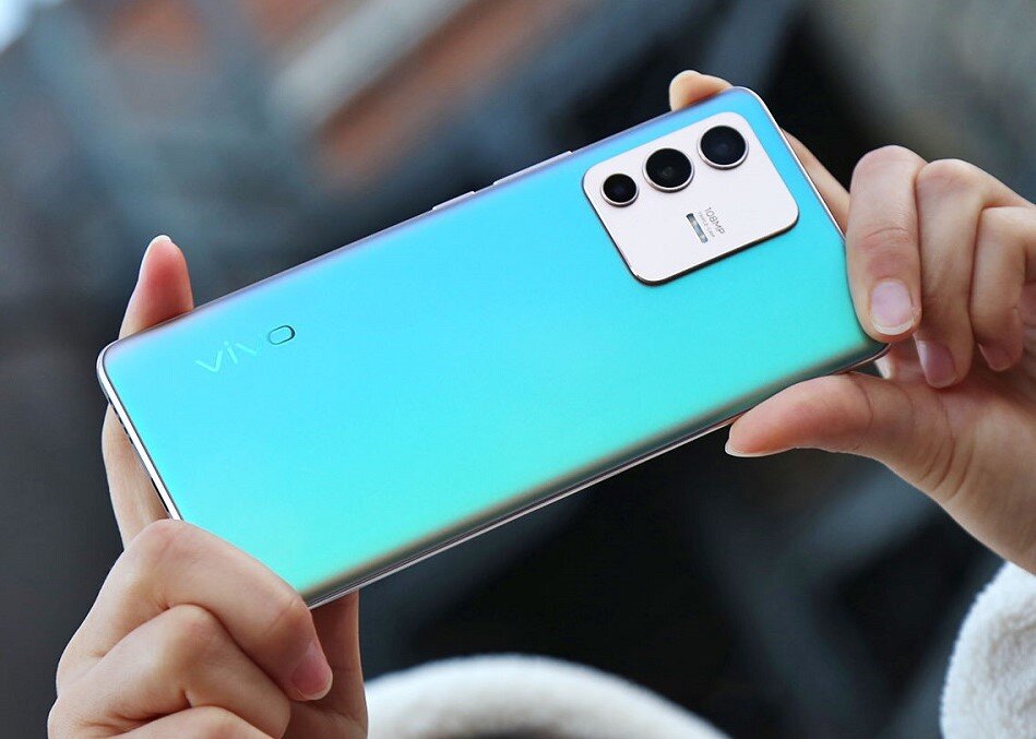 На изображении Vivo S12