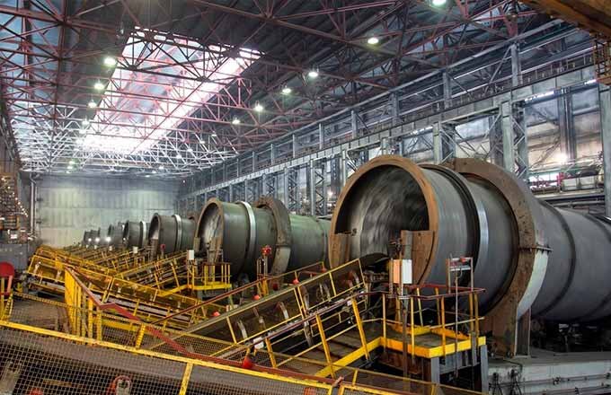 Чтобы построить в Курской области завод по производству ГБЖ мощностью производства свыше 2 млн тонн в год и стоимостью более 40 млрд рублей, "дочке" "Металлоинвеста" пришлось занять 615 млн долларов в Сбербанке со сроком погашения до конца 2034 года 