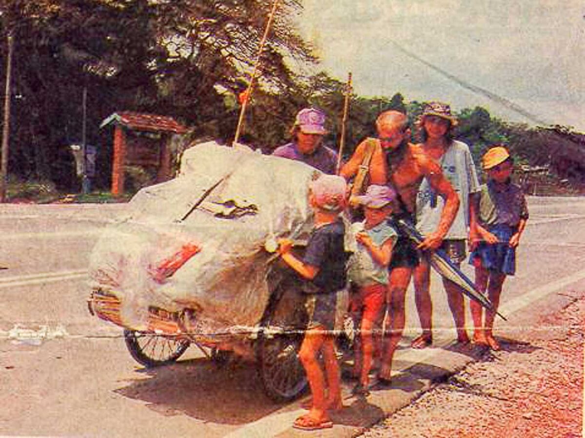 Путешествие с велорикшей во Вьетнаме. Вырезка из статьи о русских странниках во вьетнамской газете