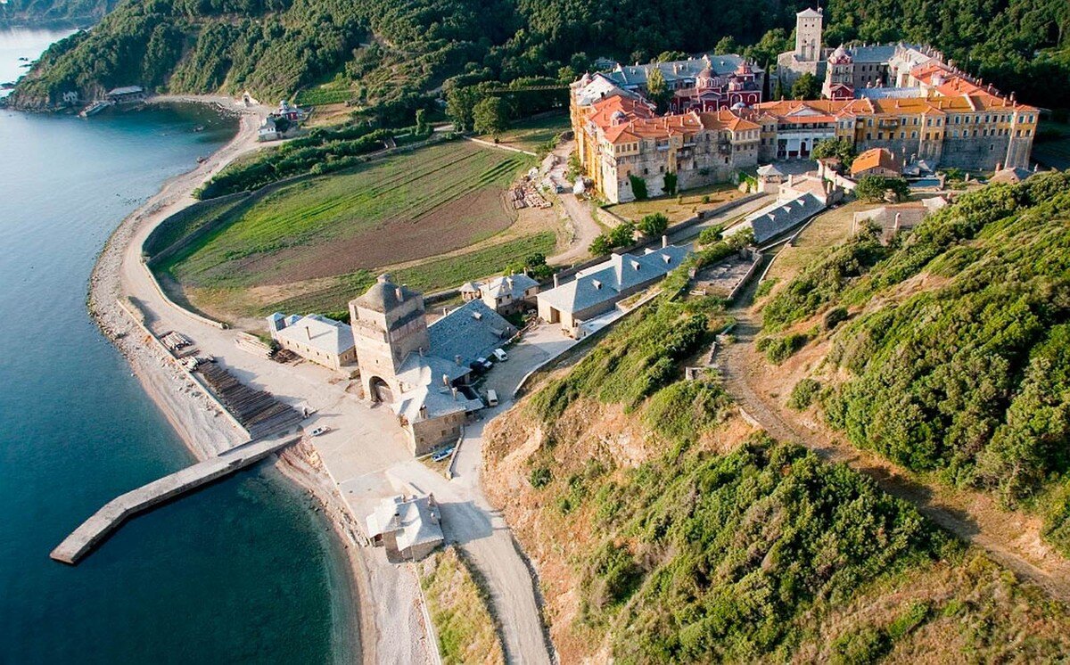 Иверский монастырь, святая гора Афон. (фото - Яндекс картинки)