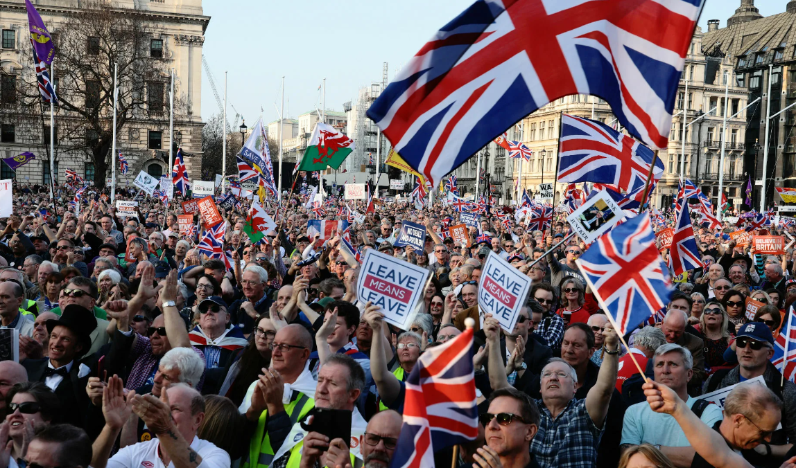 Англия стала. Британская Республика люди. Британская публика. Brexit no deal. Brexit 2021.