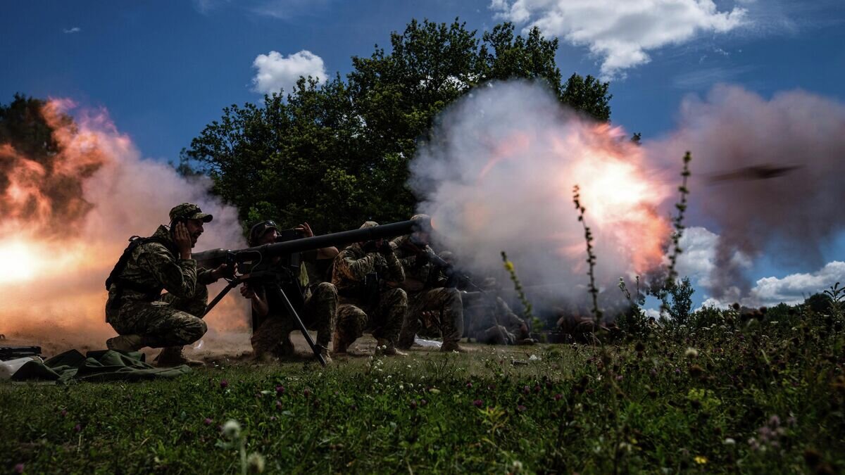    Украинские военнослужащие © AP Photo / Evgeniy Maloletka