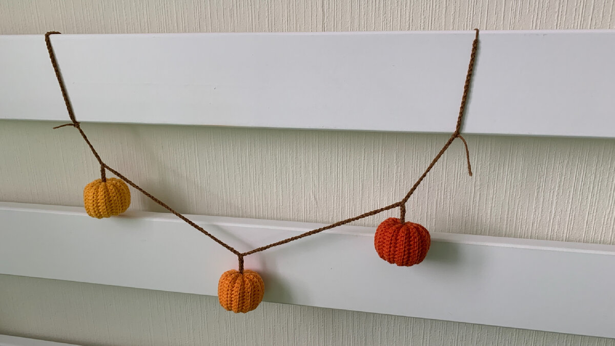 Вот такую гирлянду мы с вами свяжем. 