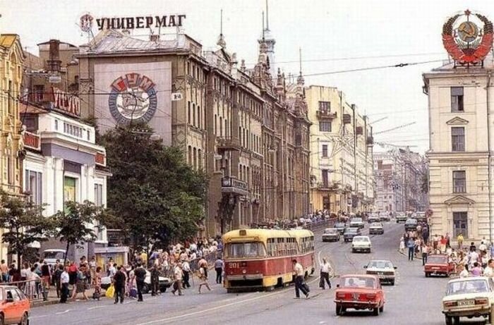 
Город Владикавказ с 1924 по 1934 год был столицей сразу двух автономных республик в составе СССР - Северо-Осетинской и Ингушской. При этом сам город был самостоятельной административной единицей вне состава этих республик. 
 