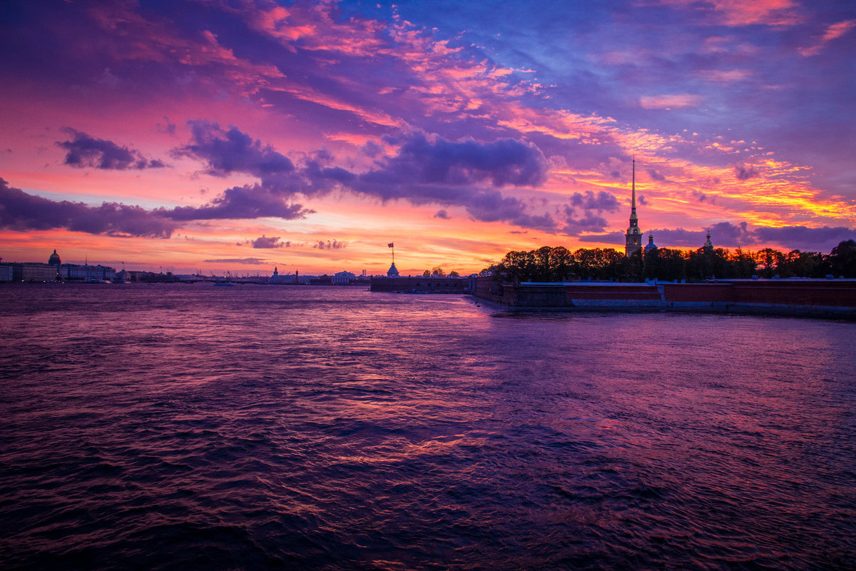 Белые ночи в Санкт-Петербурге – удивительное природное явление, которое ежегодно привлекает миллионы туристов со всего мира. 