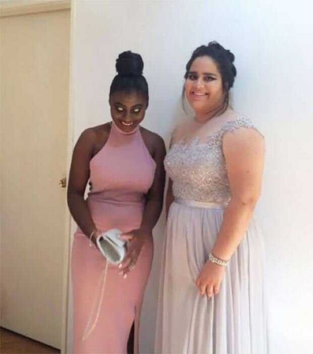 Просто макияж и опущенные глаза 