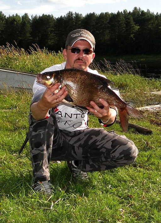 Здесь точно лещ )))